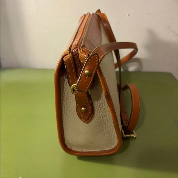 Vintage Dooney & Burke Tan and Cream Women's Bag - Picture 7 of 8